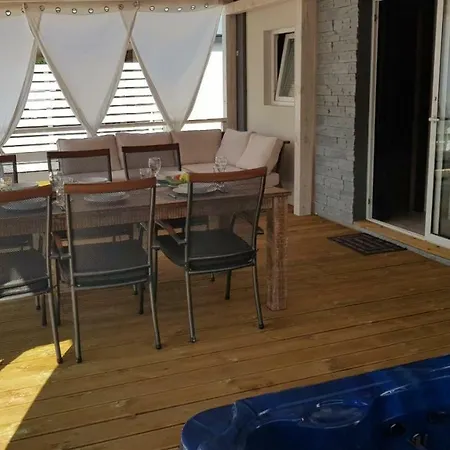 Jacuzzi Holiday House Ferienhaus Tisno