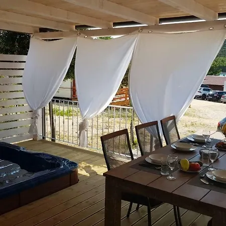 Jacuzzi Holiday House
