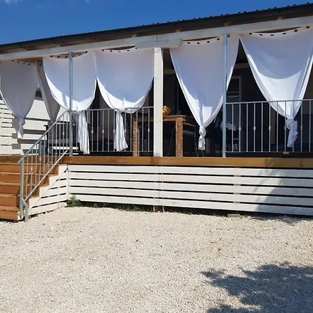 Jacuzzi Holiday House Ferienhaus *