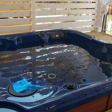Jacuzzi Holiday House * Tisno
