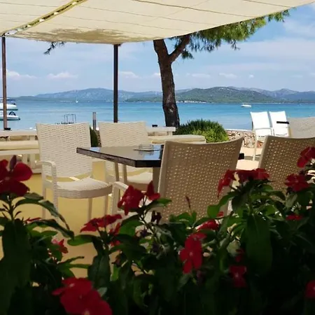 Jacuzzi Holiday House Tisno