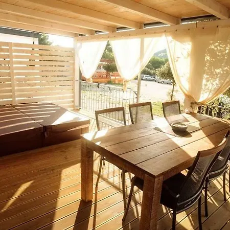 Jacuzzi Holiday House Tisno